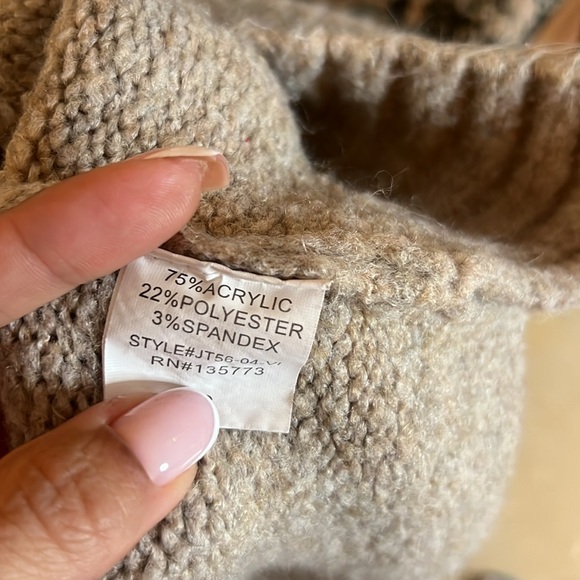 💕Cute Turtleneck Sweater 💕 - Picture 6 of 6